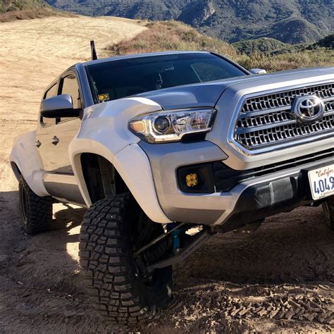 2021 toyota tacoma fender flare.